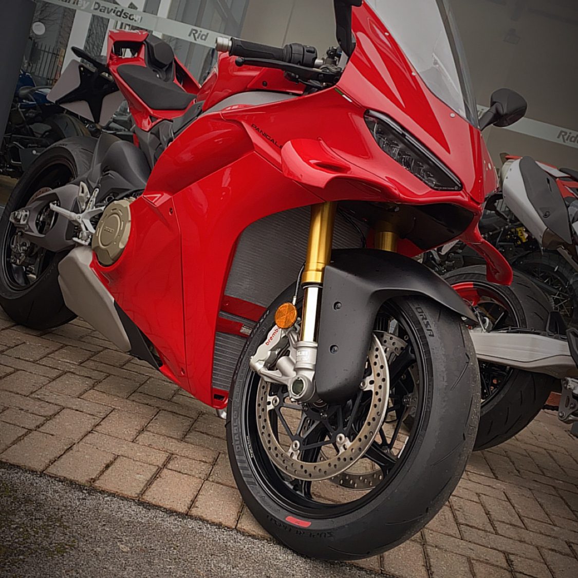 Ducati Panigale Transport, Motorbike transport in England, Scotland, Wales. MTB'S transport Limited. Motorbike courier UK